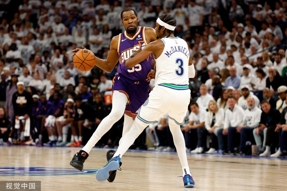 小基耶萨禁区外远射破门！打入红军生涯首球.