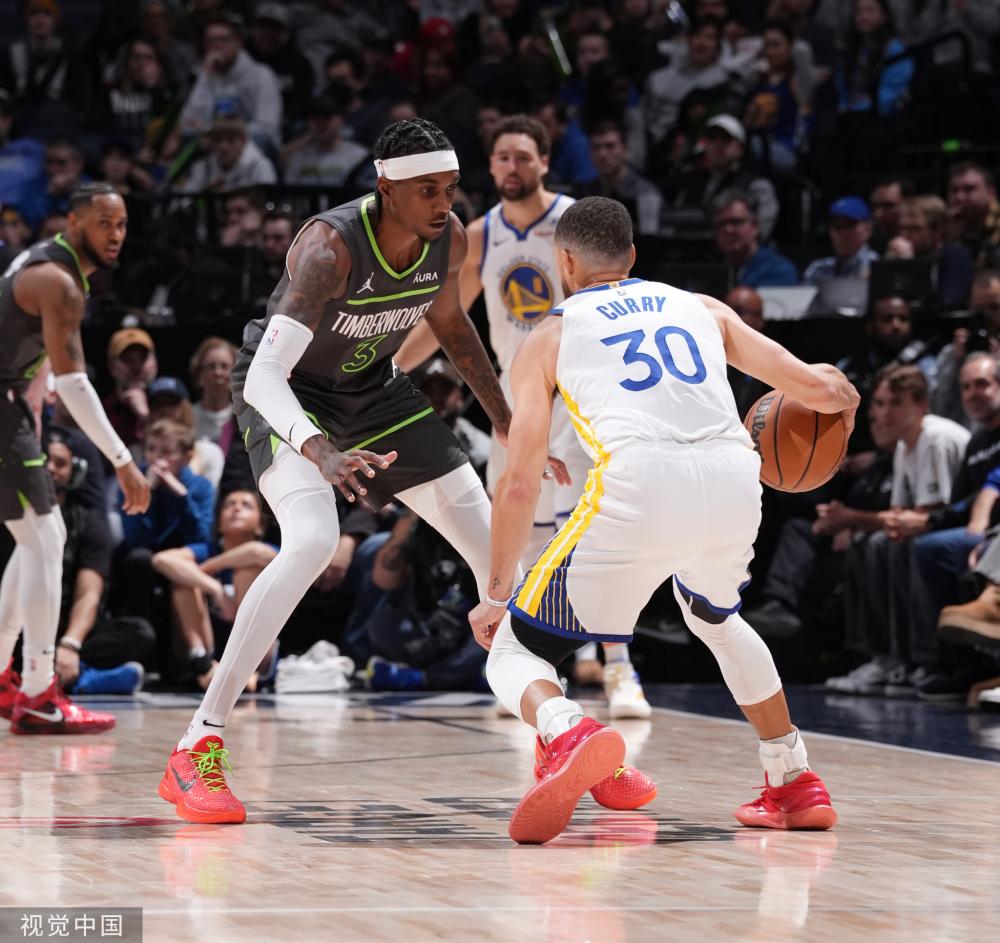 稳定，萨利巴是唯一连续三年入选英超最佳阵容的球员